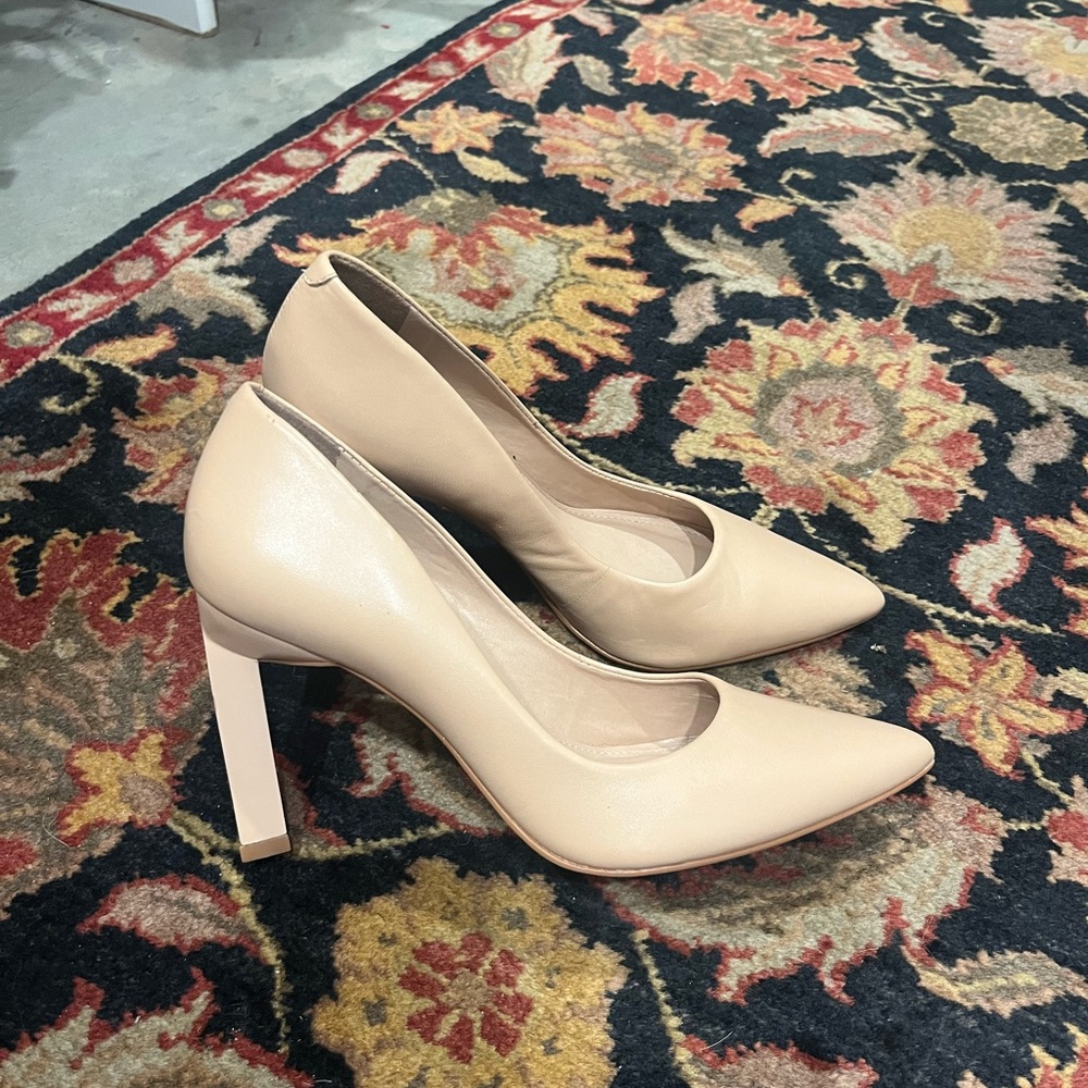 Like New Saks Fifth Ave Pumps